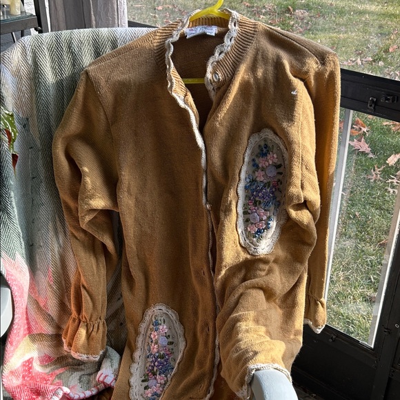 lacy after noon Sweaters - Beautiful Vintage Brown Cardigan with Floral Patches